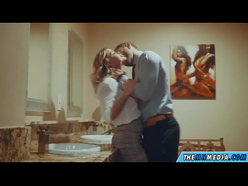 ❤️ 當一個豐滿的金發女郎在公共廁所引誘你時 ❤️ 肛視頻 在 zh-tw.xxxwow-net.ru
